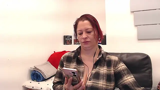 Snapshot of eva_twiss chatting on 06.16.26 eva twiss online show from 06.16.26