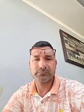 Snapshot of kariilalit chatting on 06.19.26 kariilalit online show from 06.19.26