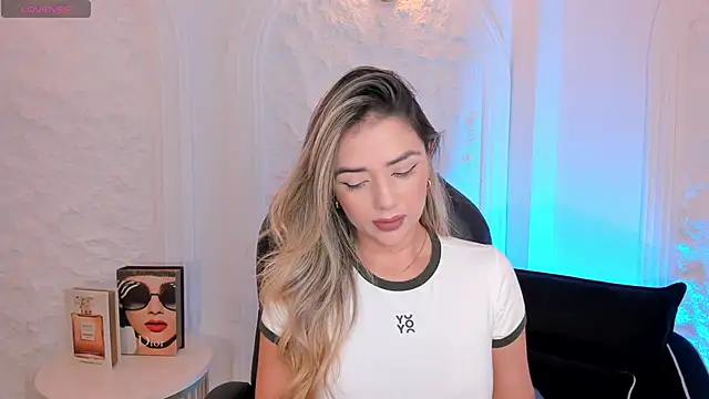 Snapshot of ChloePreston_ chatting on 05.19.26 ChloePreston online show from 05.19.26