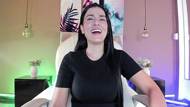 BellaClaiir online show from 10.06.25