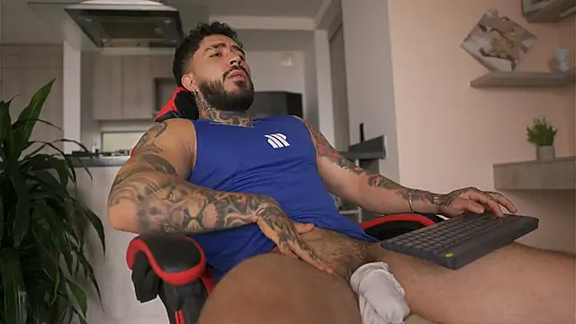 LeoSalvatore  online show from 10.10.25