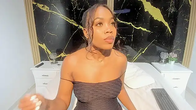 CarlieLyn online show from 03.04.26