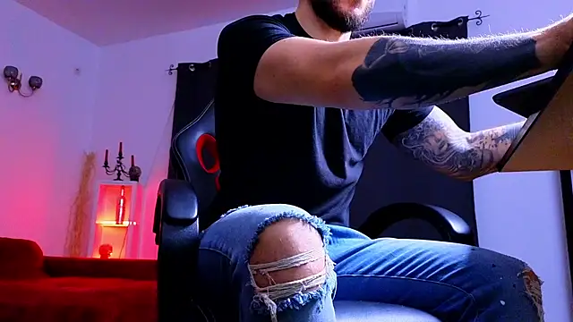 MightyAaron66 online show from 12.21.25