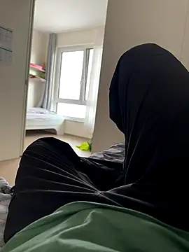 Snapshot of rundum40 chatting on 11.21.25 rundum40 online show from 11.21.25