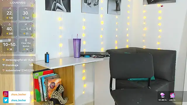 Snapshot of Zhara_becherovka chatting on 01.28.25 Zhara becherovka online show from 01.28.25