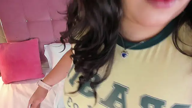 Snapshot of ArticaBelle chatting on 10.12.25 ArticaBelle online show from 10.12.25