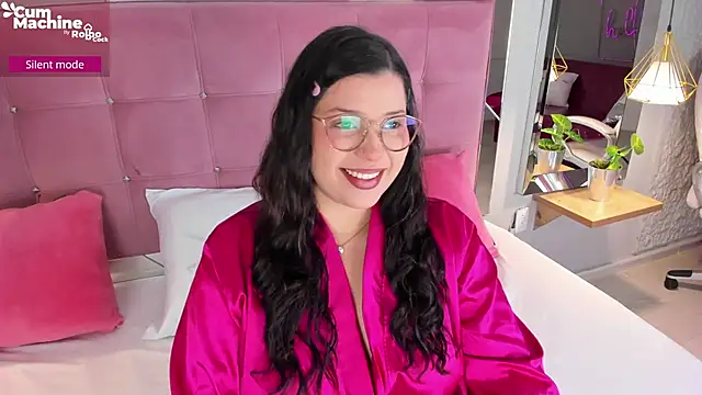 Snapshot of ArticaBelle chatting on 11.13.25 ArticaBelle online show from 11.13.25