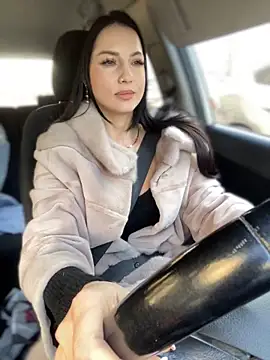 Snapshot of Roxana-Sexy chatting on 12.13.24 Roxana-Sexy online show from 12.13.24