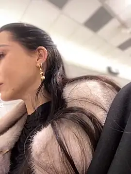 Snapshot of Roxana-Sexy chatting on 12.18.24 Roxana-Sexy online show from 12.18.24