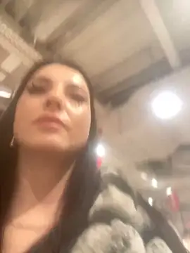 Snapshot of Roxana-Sexy chatting on 12.20.24 Roxana-Sexy online show from 12.20.24