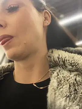 Snapshot of Roxana-Sexy chatting on 12.27.24 Roxana-Sexy online show from 12.27.24