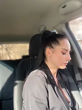 Snapshot of Roxana-Sexy chatting on 02.20.25 Roxana-Sexy online show from 02.20.25