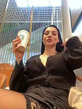 Snapshot of Roxana-Sexy chatting on 02.22.25 Roxana-Sexy online show from 02.22.25