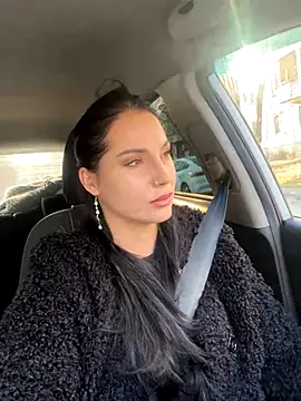 Snapshot of Roxana-Sexy chatting on 11.21.25 Roxana-Sexy online show from 11.21.25