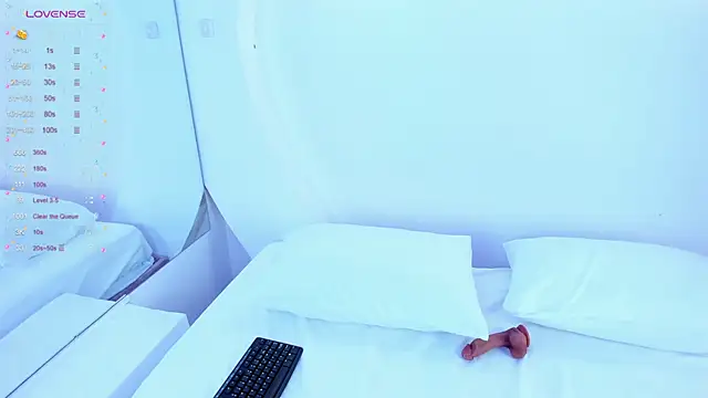 Snapshot of NanaOsaky chatting on 02.24.25 NanaOsaky online show from 02.24.25