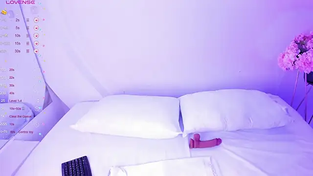 Snapshot of NanaOsaky chatting on 10.01.25 NanaOsaky online show from 10.01.25