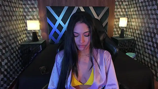 Snapshot of Mia_Elowen chatting on 02.22.25 Mia Elowen online show from 02.22.25