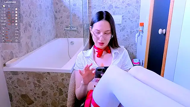 dorafisher01 online show from 10.19.25