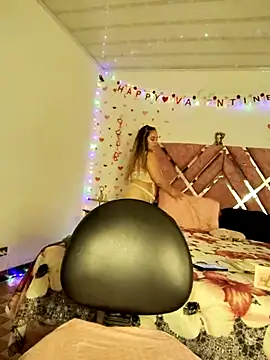 LaurenWelly  online show from 02.14.25