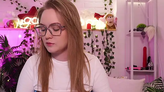 MonicaAsis online show from 04.19.26