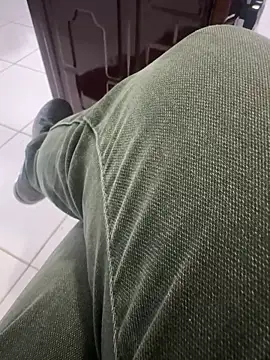 Snapshot of homidor chatting on 11.18.25 homidor online show from 11.18.25