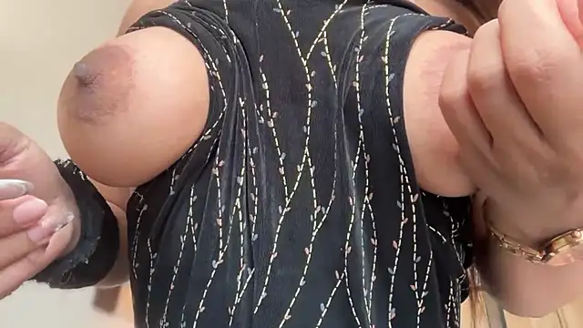 Snapshot of Hotty-Sana chatting on 04.12.26 Hotty-Sana online show from 04.12.26