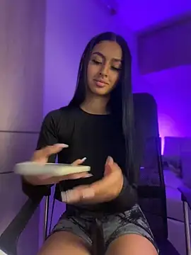 maddy bronw  online show from 01.12.25