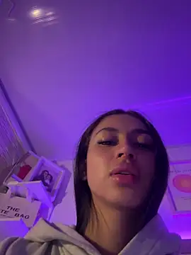 maddy bronw  online show from 11.14.25