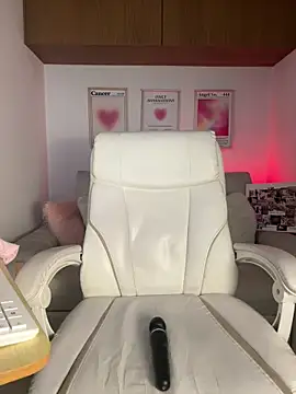 maddy bronw  online show from 03.18.26