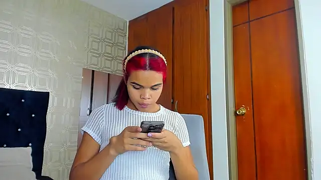 Snapshot of evelyn_wine chatting on 02.07.25 evelyn wine online show from 02.07.25