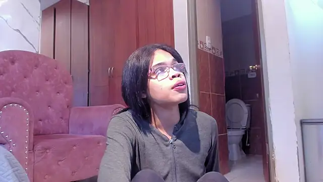 Snapshot of evelyn_wine chatting on 11.20.25 evelyn wine online show from 11.20.25