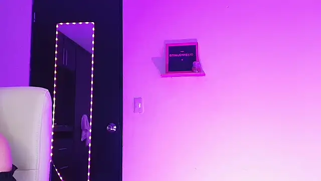 TinaJonnes  online show from 04.04.26