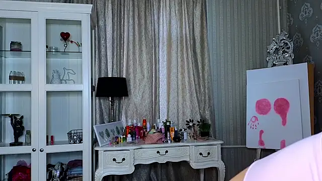 Snapshot of AnneFoxy chatting on 11.08.25 AnneFoxy online show from 11.08.25