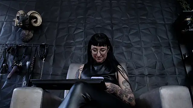 Agata Darkness online show from 12.14.25