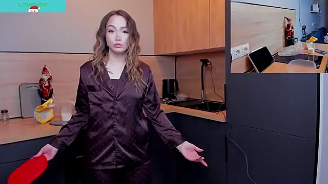 Evia r0se online show from 12.19.25