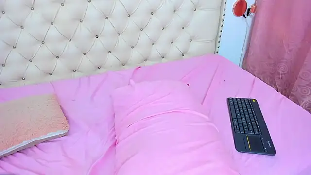 Snapshot of Kim_Eli chatting on 12.19.24 Kim Eli online show from 12.19.24