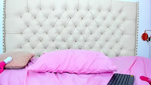 Snapshot of Kim_Eli chatting on 01.04.25 Kim Eli online show from 01.04.25