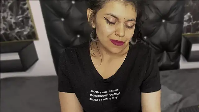 Snapshot of scarlett_w0lf chatting on 02.21.25 scarlett w0lf online show from 02.21.25