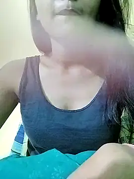 MISSQUEEN48 online show from 03.12.25