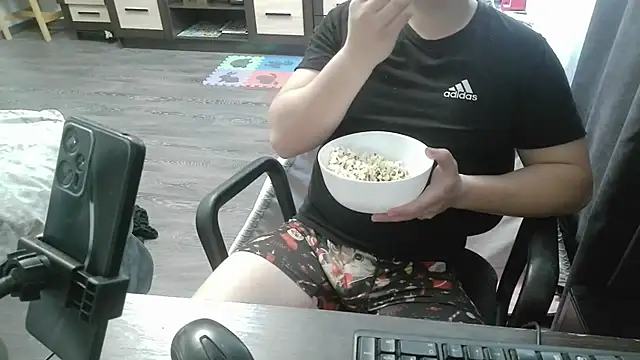 Snapshot of gamblingbum chatting on 04.12.26 gamblingbum online show from 04.12.26