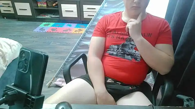 Snapshot of gamblingbum chatting on 04.14.26 gamblingbum online show from 04.14.26