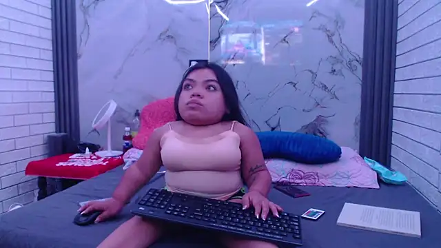 Michelle Brooks online show from 09.12.25