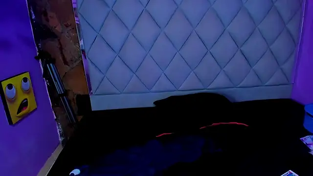 venusowen  online show from 09.22.25