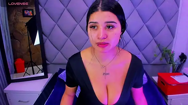 venusowen  online show from 11.05.25