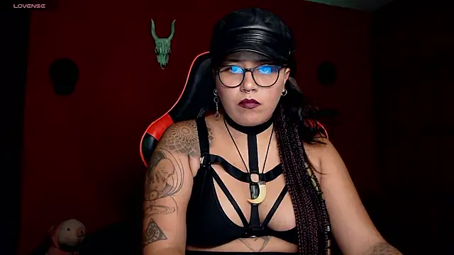 Snapshot of LilithSharon chatting on 12.05.24 LilithSharon online show from 12.05.24