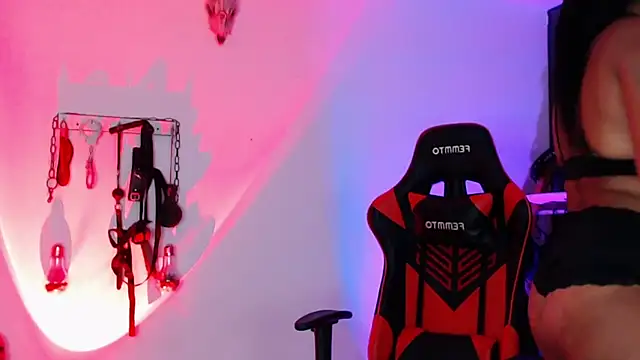 Snapshot of LilithSharon chatting on 09.19.25 LilithSharon online show from 09.19.25