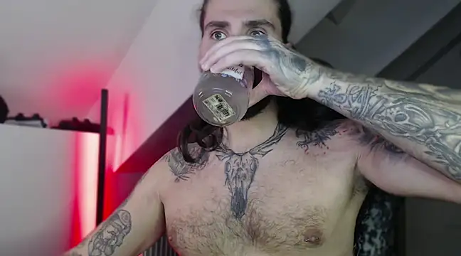 Snapshot of MateoHunk chatting on 12.18.24 MateoHunk online show from 12.18.24