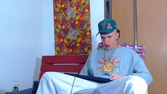 Snapshot of Keeny16 chatting on 12.19.24 Keeny16 online show from 12.19.24