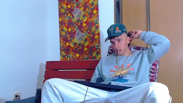 Snapshot of Keeny16 chatting on 12.19.24 Keeny16 online show from 12.19.24