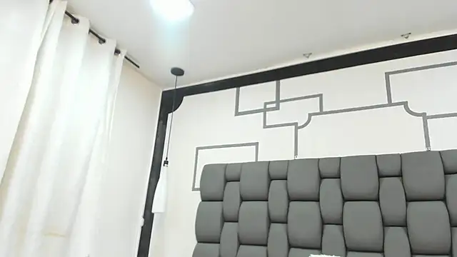 Snapshot of Jade_squirtt chatting on 10.11.25 Jade squirtt online show from 10.11.25